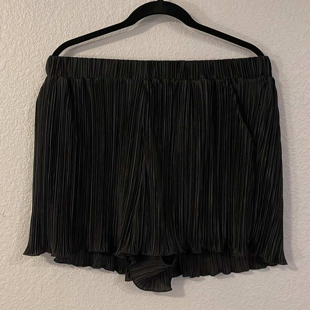 NWT Urban Plisse Shorts - Picture 2 of 3